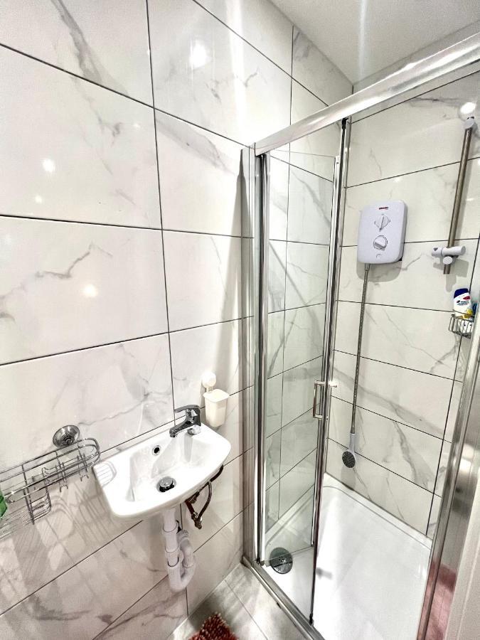 Golden Residences - Oakway Feltham Ngoại thất bức ảnh