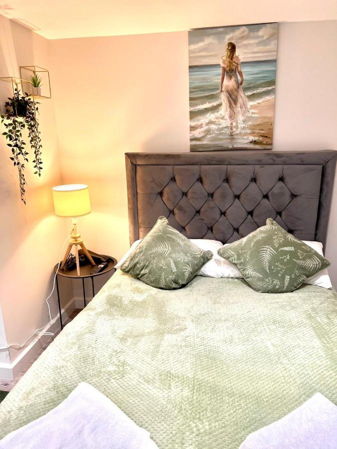 Golden Residences - Oakway Feltham Ngoại thất bức ảnh