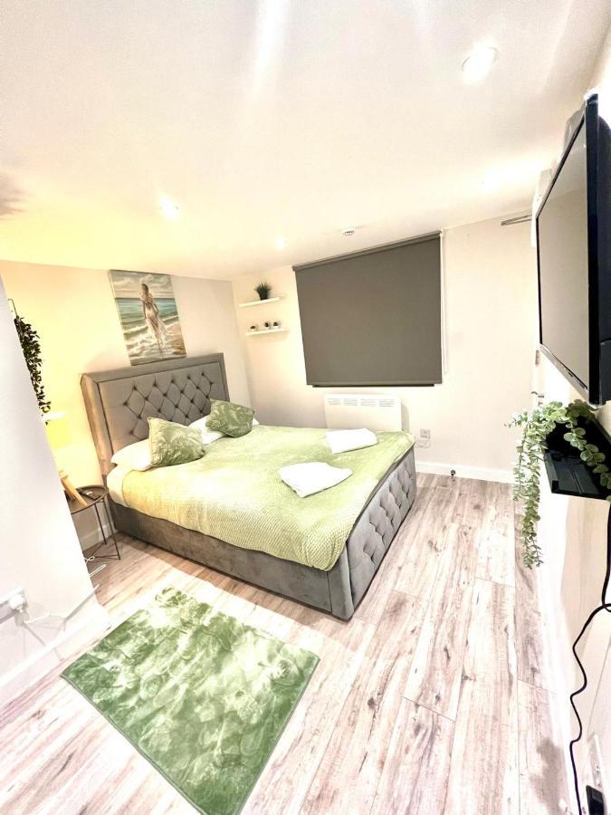 Golden Residences - Oakway Feltham Ngoại thất bức ảnh